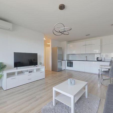 Bazova Apartment With Free Parking Bratislava Esterno foto