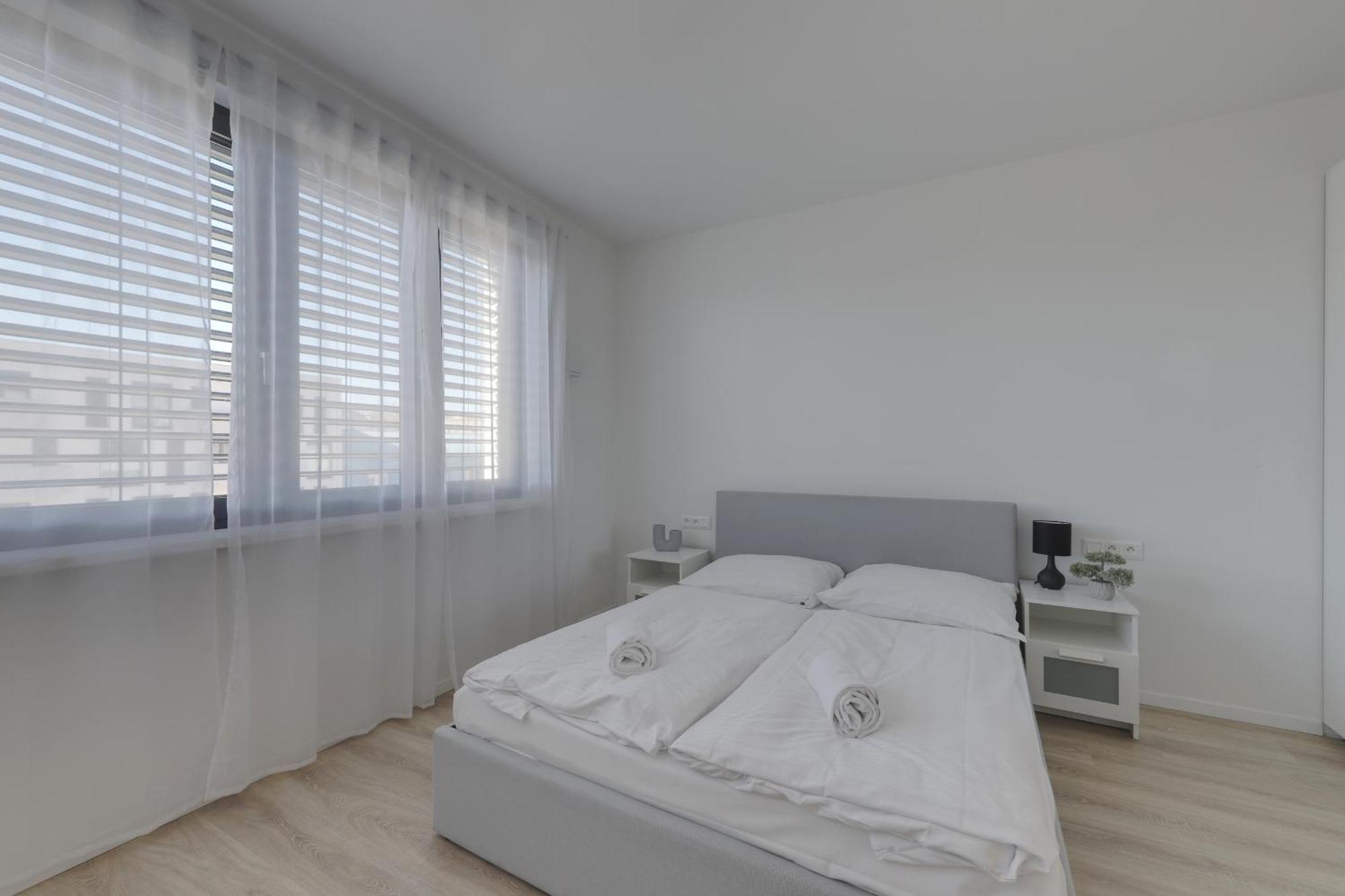 Bazova Apartment With Free Parking Bratislava Esterno foto